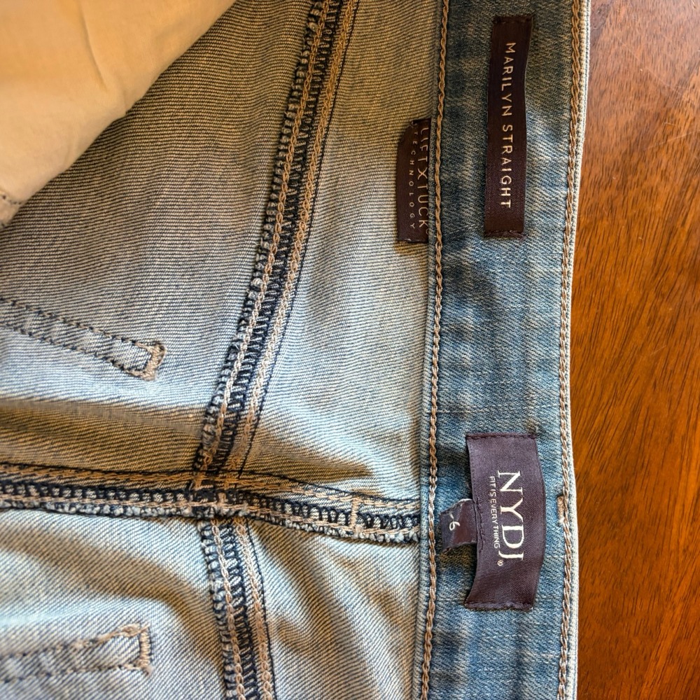 NYDJ Marilyn Straight Jeans Women's Size 6 Light Wash Lift Tuck Stretch - Picture 5 of 9